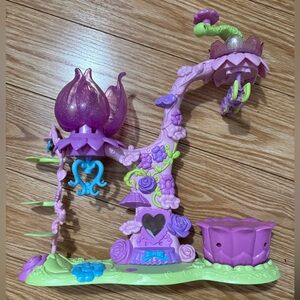 2005 My Little Pony G3 Twist & Style Petal Parlor